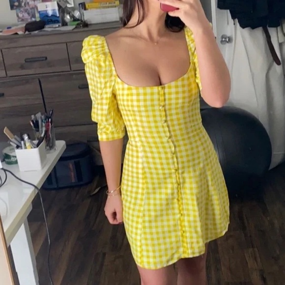 Vanessa Mooney NWT Yellow Dress Size Medium - Picture 1 of 5